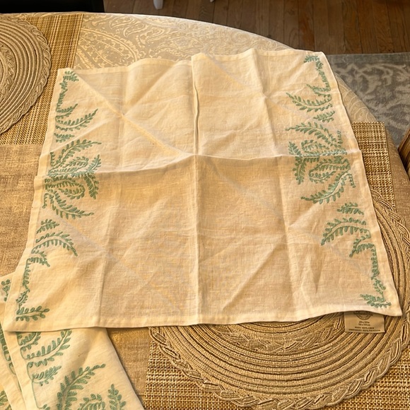 Linen Southern Living embroidered linen napkins. Set of 3. - Picture 4 of 6